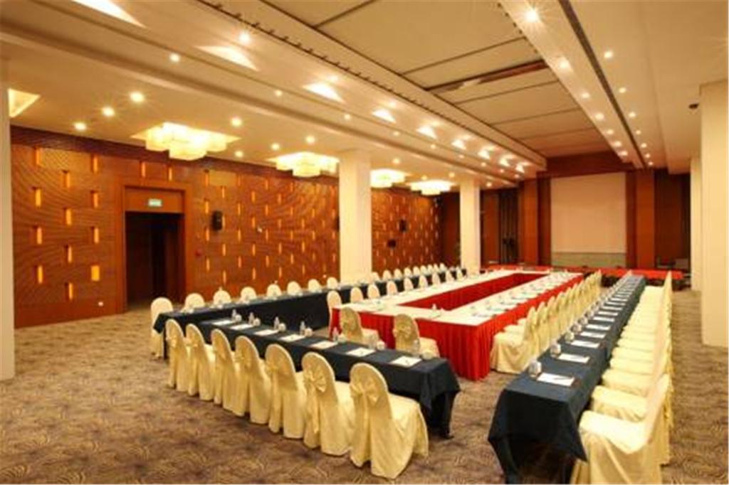 Howard Johnson Plaza Lingang Shanghai Nanhui Zewnętrze zdjęcie