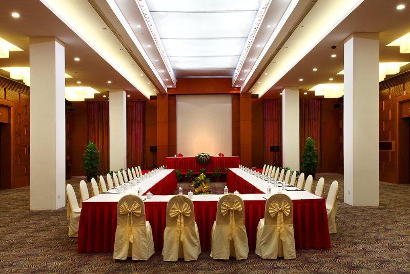 Howard Johnson Plaza Lingang Shanghai Nanhui Zewnętrze zdjęcie