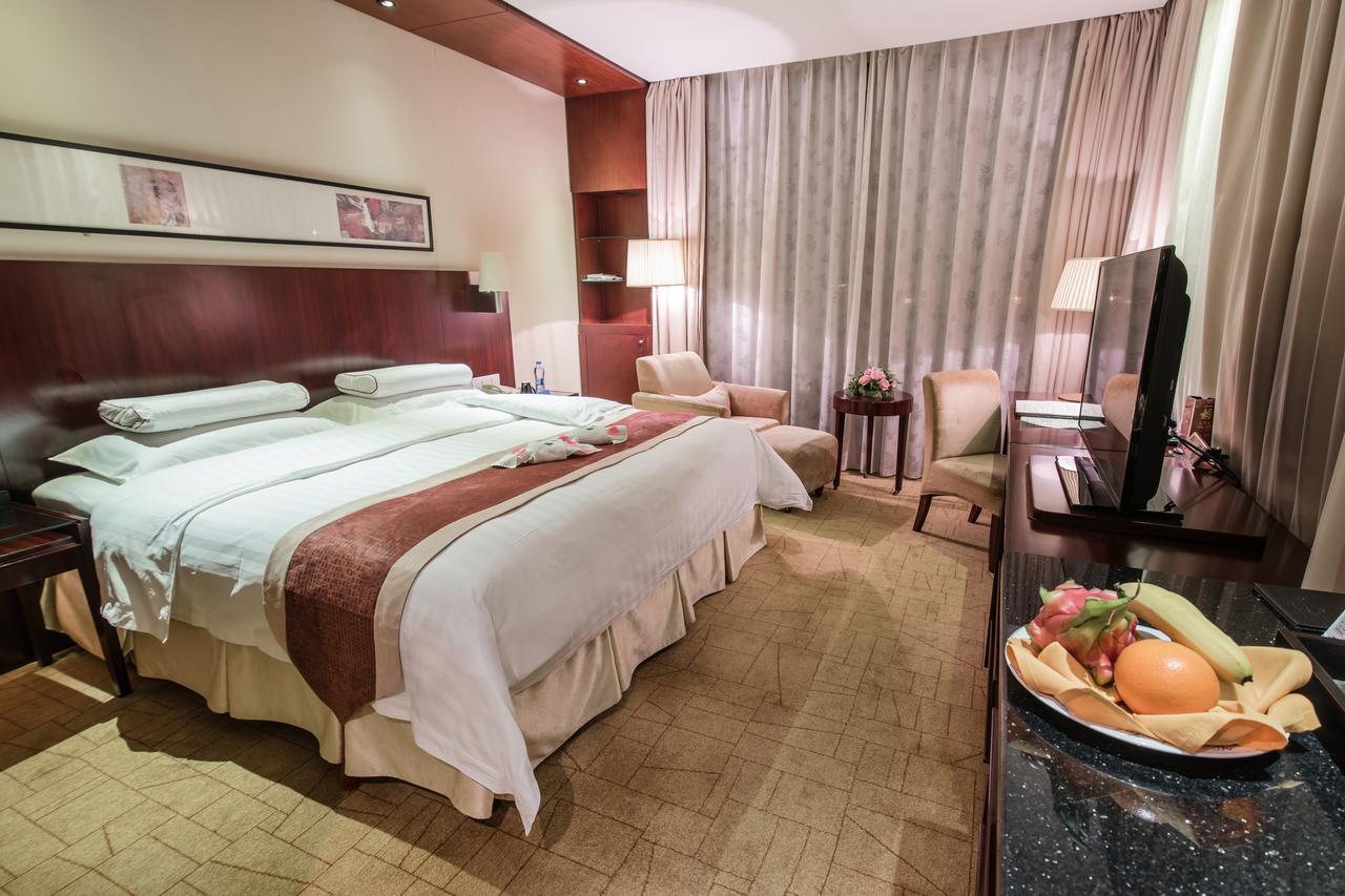 Howard Johnson Plaza Lingang Shanghai Nanhui Zewnętrze zdjęcie