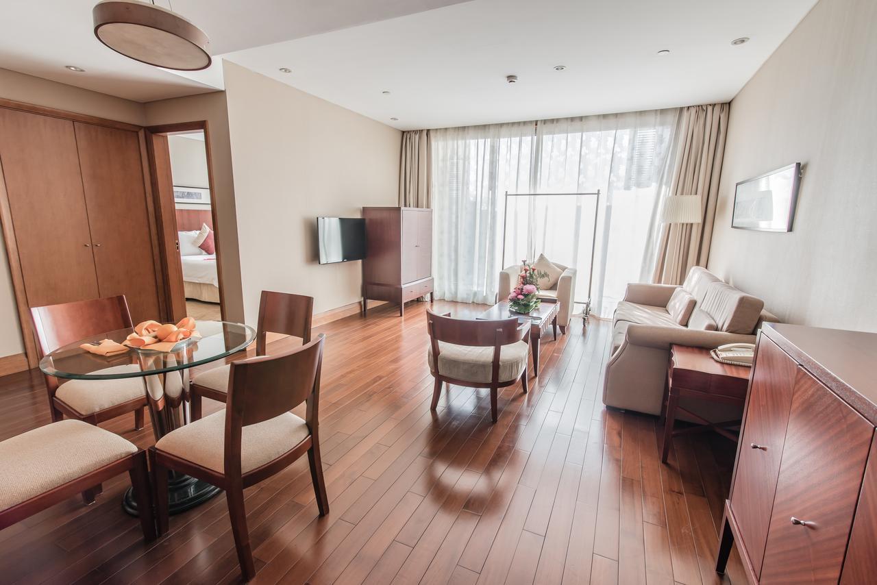 Howard Johnson Plaza Lingang Shanghai Nanhui Zewnętrze zdjęcie