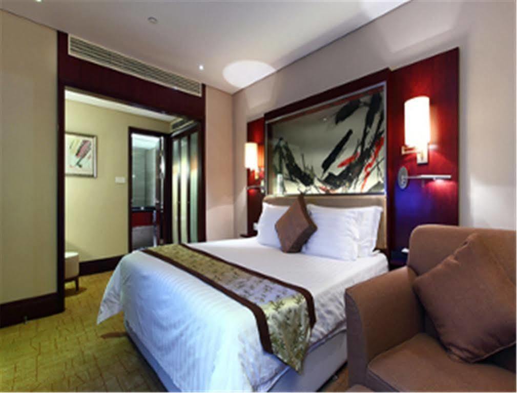 Howard Johnson Plaza Lingang Shanghai Nanhui Zewnętrze zdjęcie