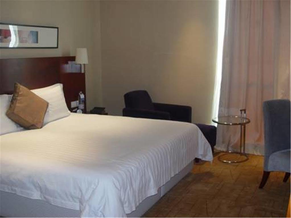 Howard Johnson Plaza Lingang Shanghai Nanhui Zewnętrze zdjęcie